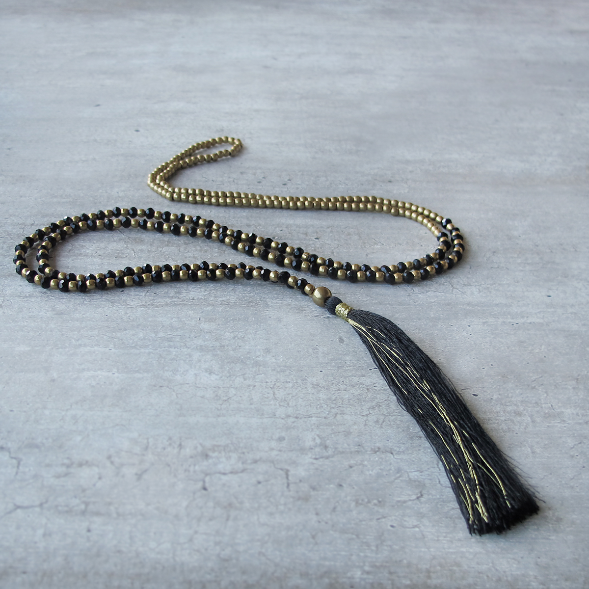COLLAR NEGRO