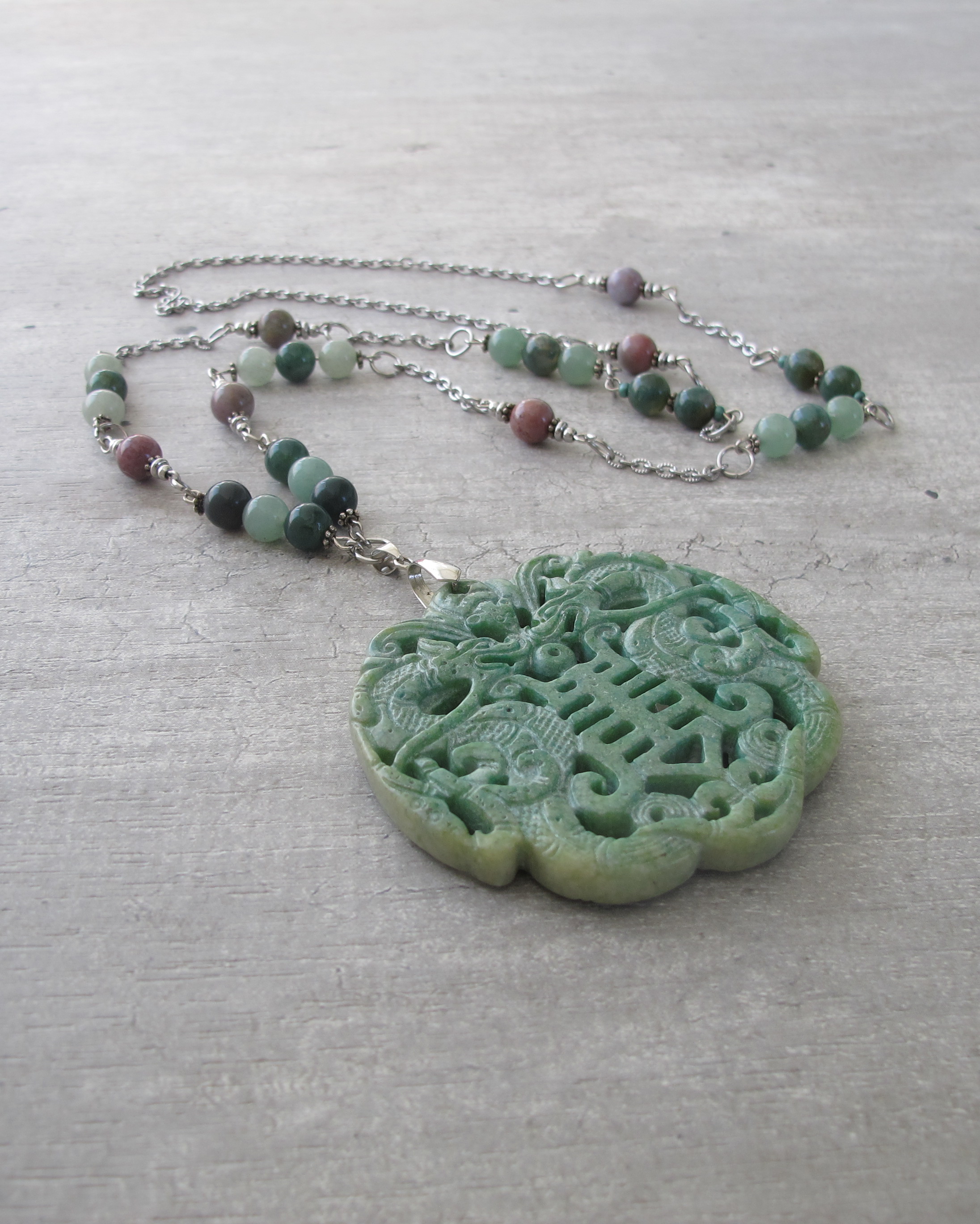 COLLAR AGATA DE LA INDIA · AVENTURINA · MEDALLON DE JADE