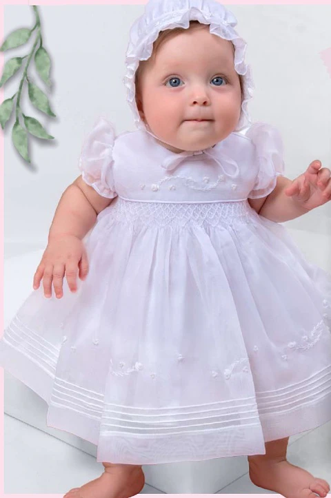 VESTIDO BAUTIZO NIDO DE ABEJA BORDADO CON GORRO Y CUBRE PAÑAL BLANCO O MARFIL