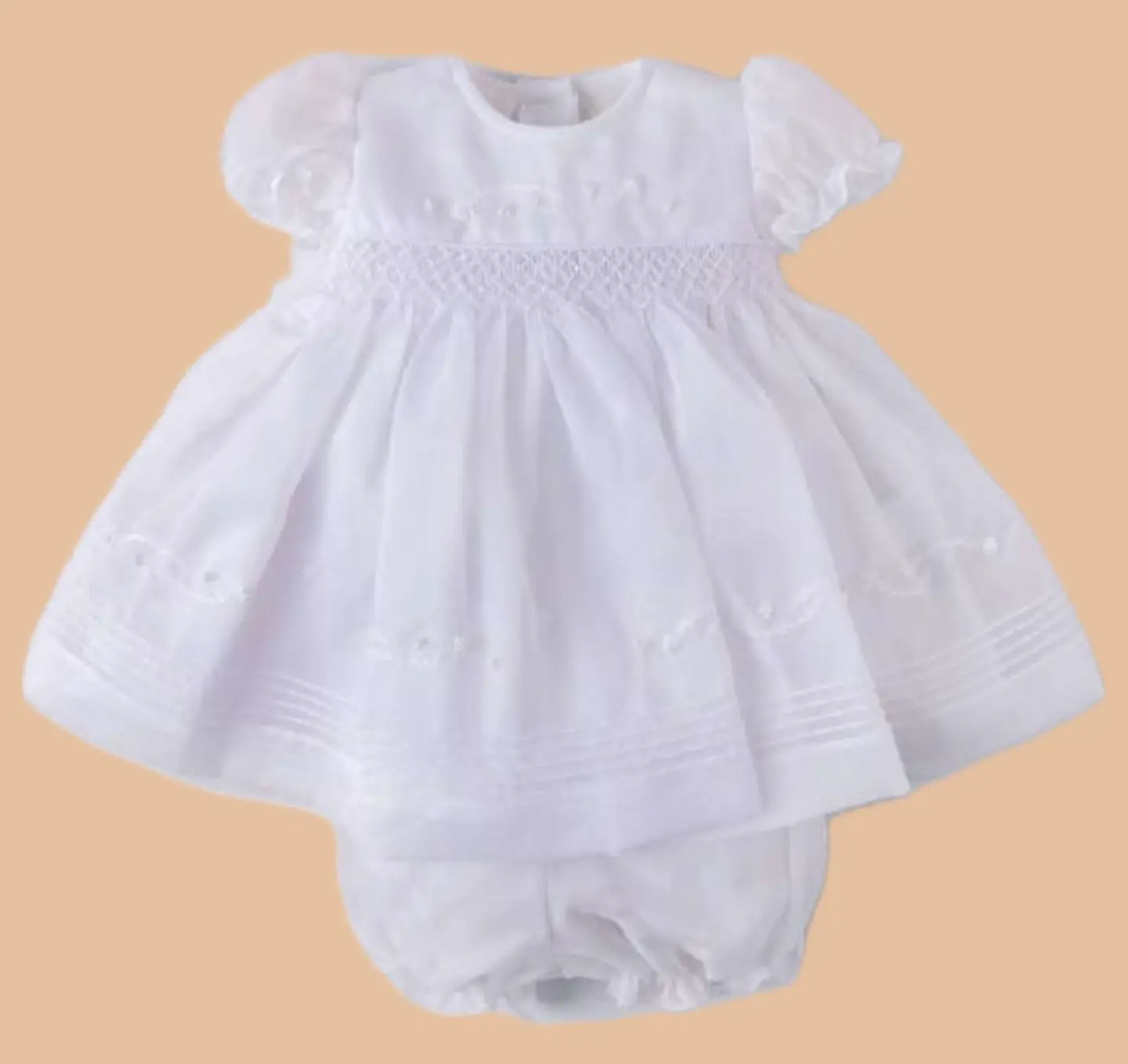 VESTIDO BAUTIZO NIDO DE ABEJA BORDADO CON GORRO Y CUBRE PAÑAL BLANCO O MARFIL 2