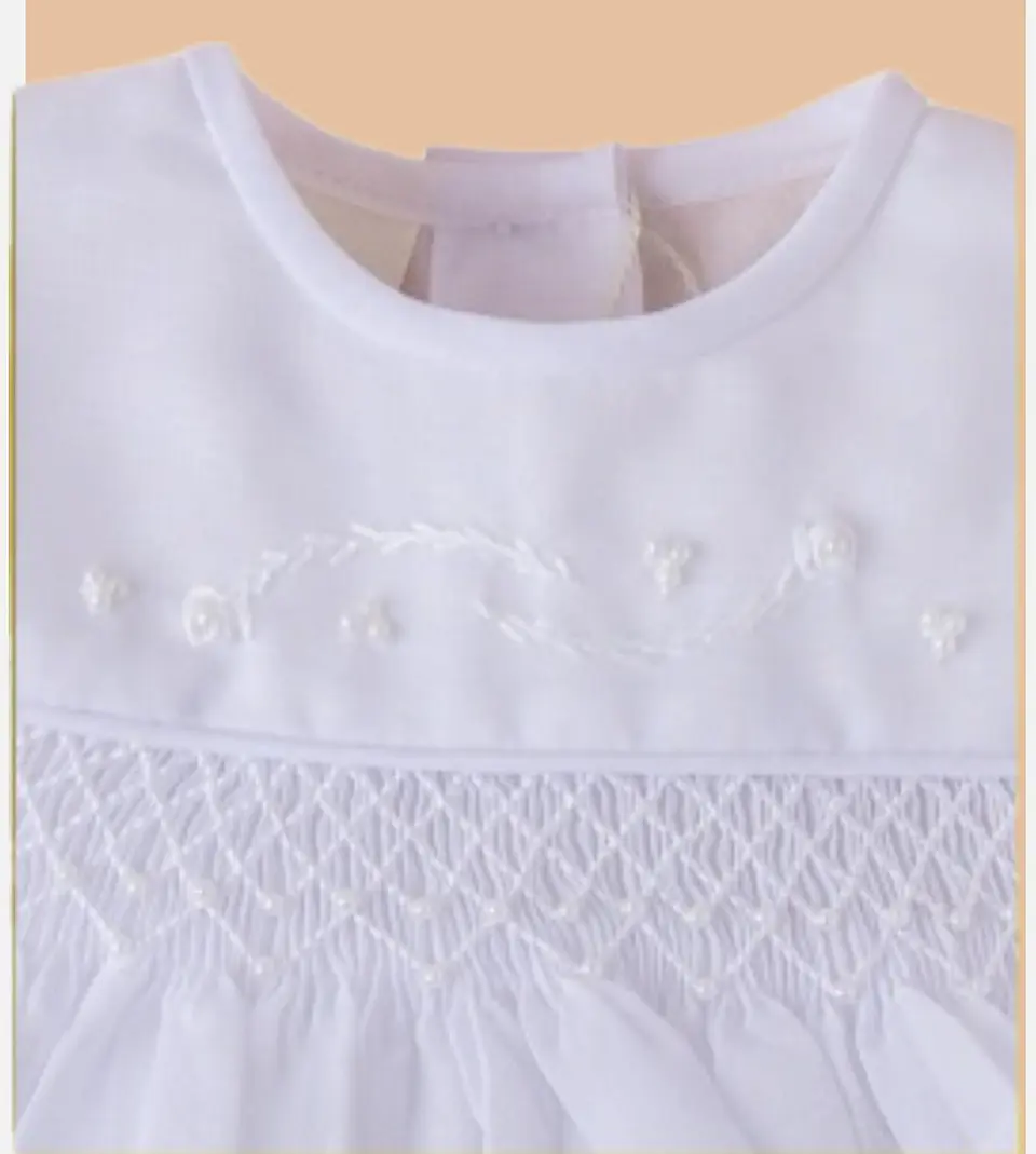 VESTIDO BAUTIZO NIDO DE ABEJA BORDADO CON GORRO Y CUBRE PAÑAL BLANCO O MARFIL 3