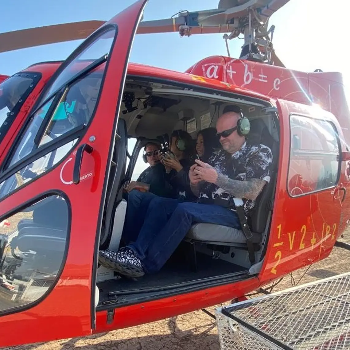 Helicopter Flight Santiago & cordillera vuelo Privado 2 Pax  4