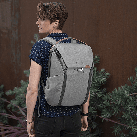 Mochila Peak Design Everyday 20L v2 Gris Claro- Image 14