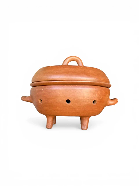 Parrillero mediano de greda hecho a mano