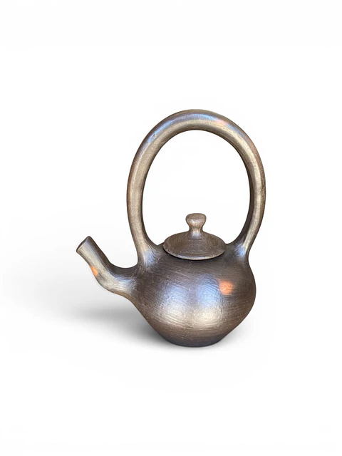 Tetera funcional de greda 