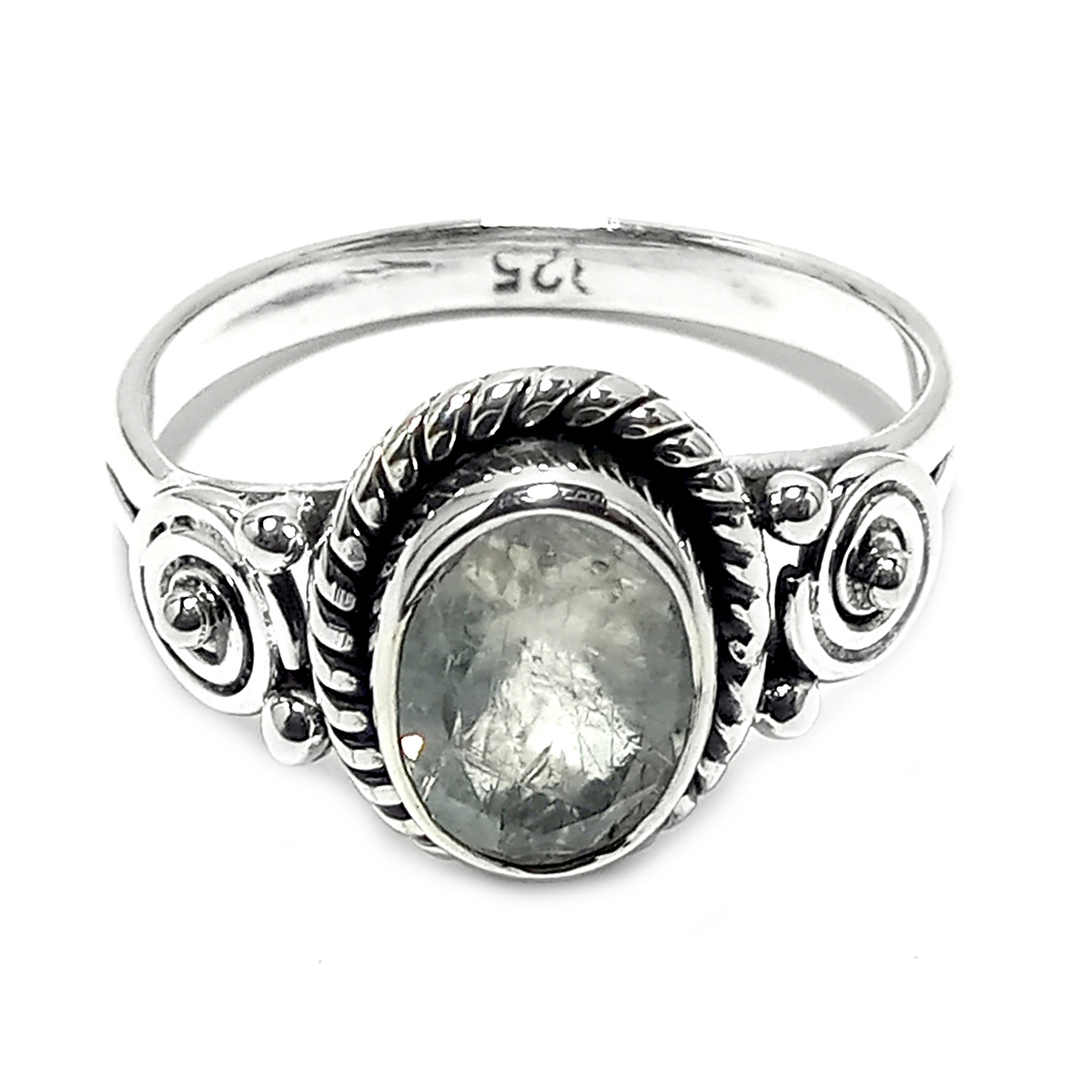 anillo de compromiso con piedra de luna facetada