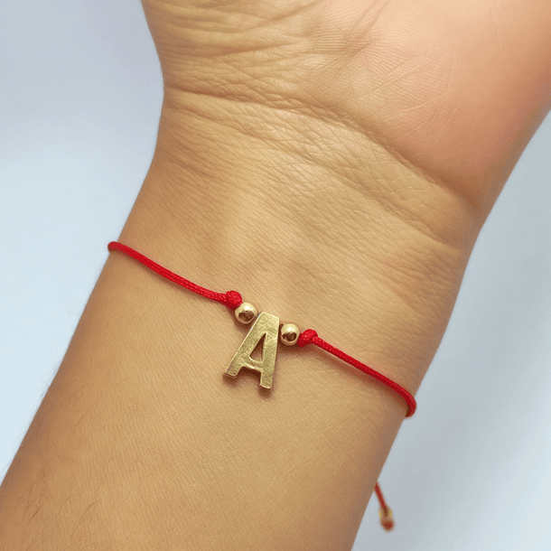 Pulsera Letras Cordón Rojo Enchapado Oro 18K 3