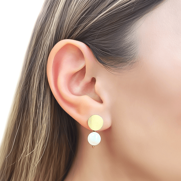 Aros Perla Shellpearl 8mm Tope Redondo Enchapado Oro 18K