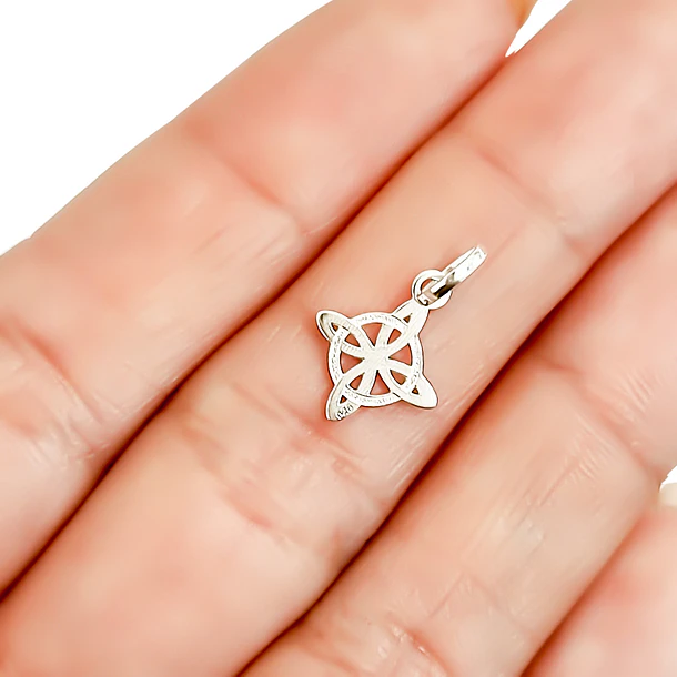 Colgante Nudo De Bruja Mini Plata Fina 925