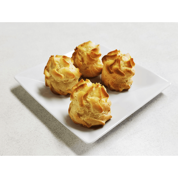 Profiteroles rellenos con crema pastelera