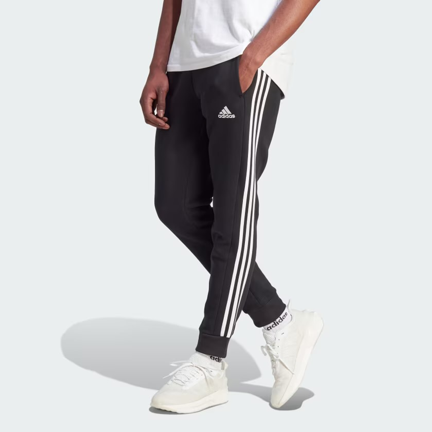 Sudadera Adidas Essentials Fleece 3-Stripes Tapered Cuffed Pants 1