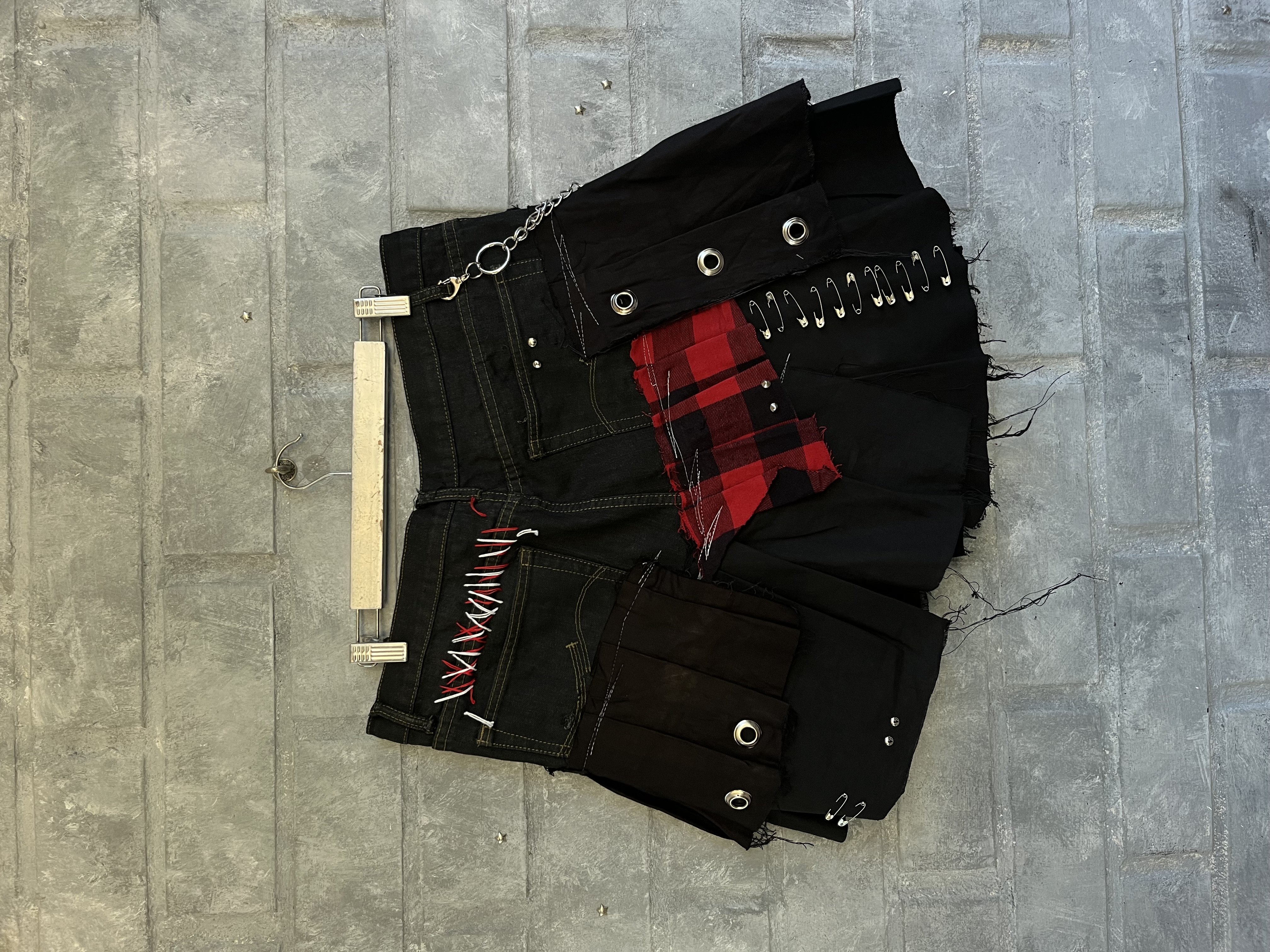 UPCYCLING SKIRT | AVAILABLE ON REQUEST 3