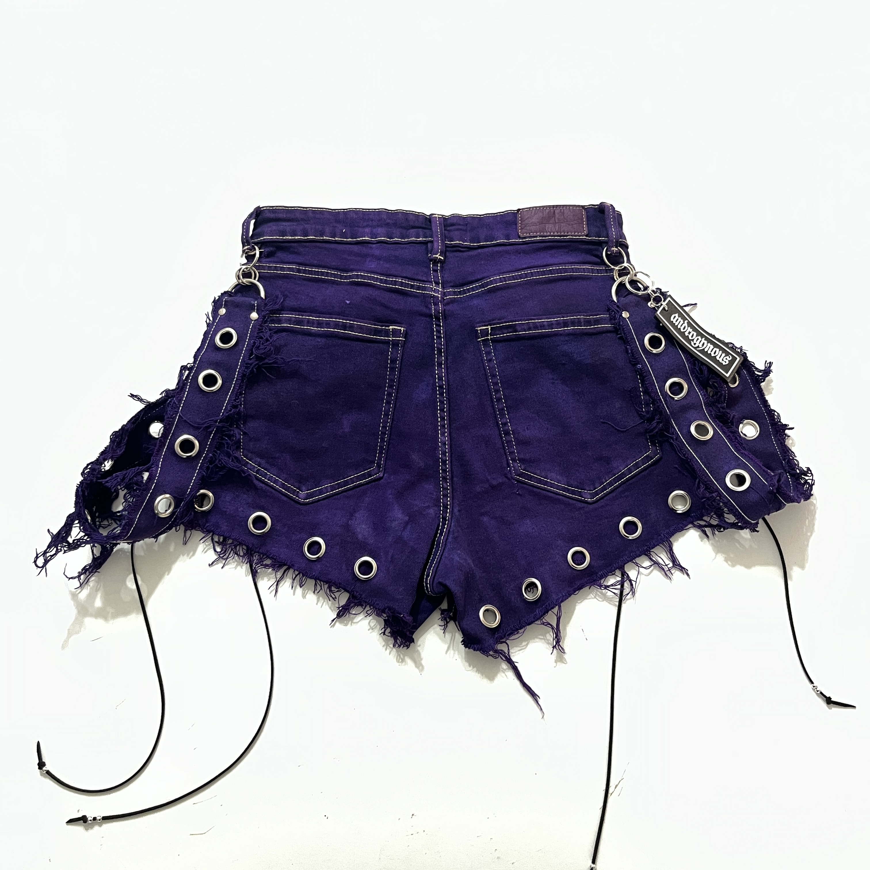 UPCYCLING SHORTS | AVAILABLE ON REQUEST 3