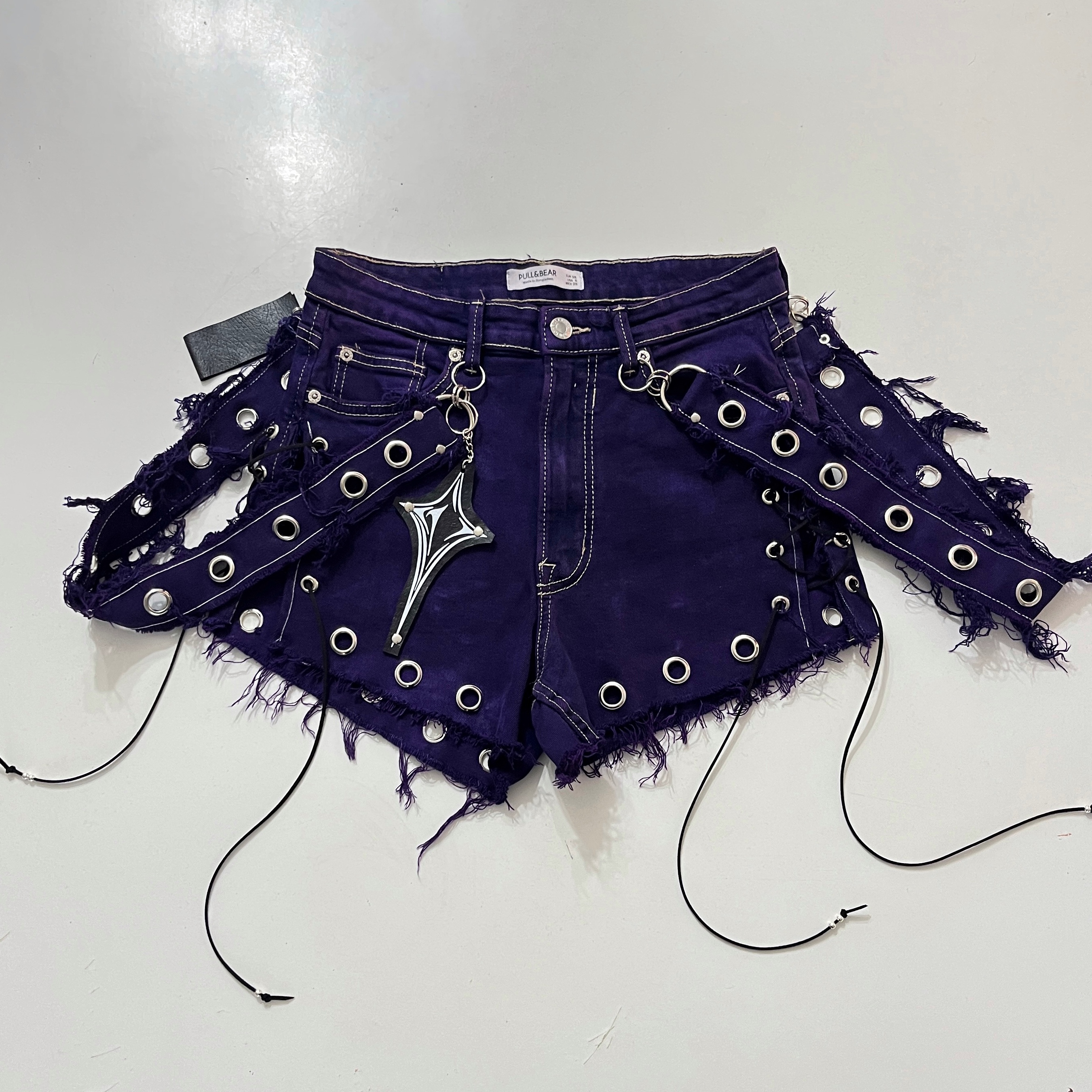 UPCYCLING SHORTS | AVAILABLE ON REQUEST 1