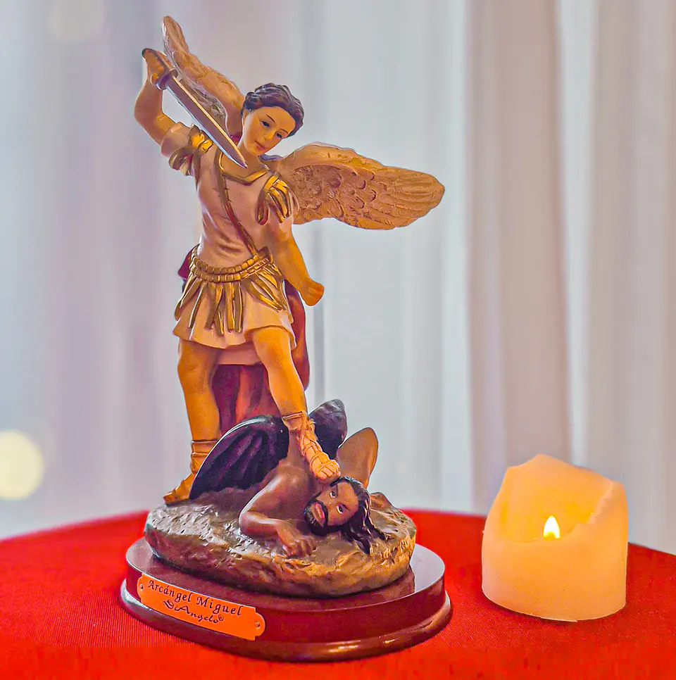 FIGURA ARCÁNGEL MIGUEL 1