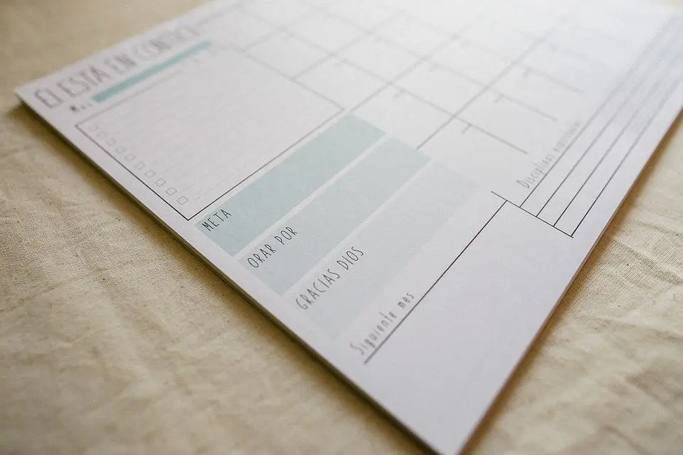 Él está en Control - Planner Mensual de Escritorio 4