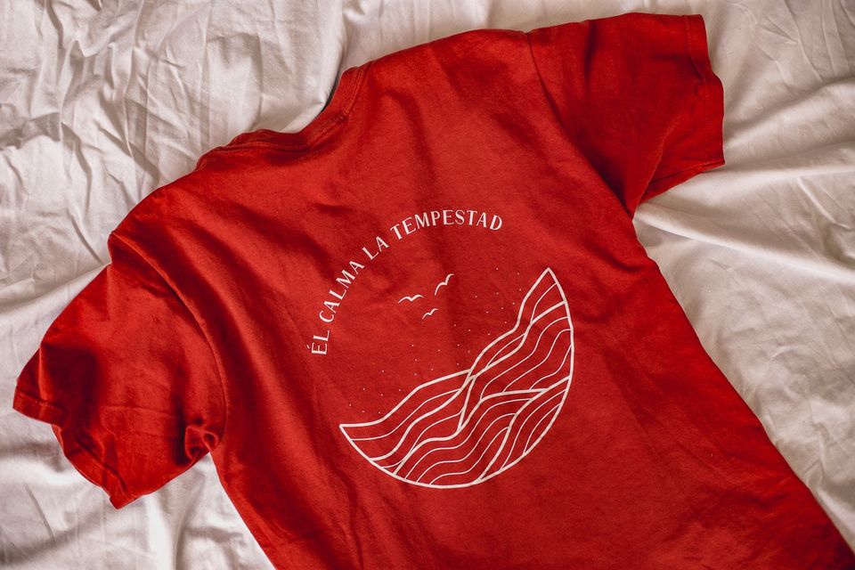 Él calma la Tempestad - Polera Recta