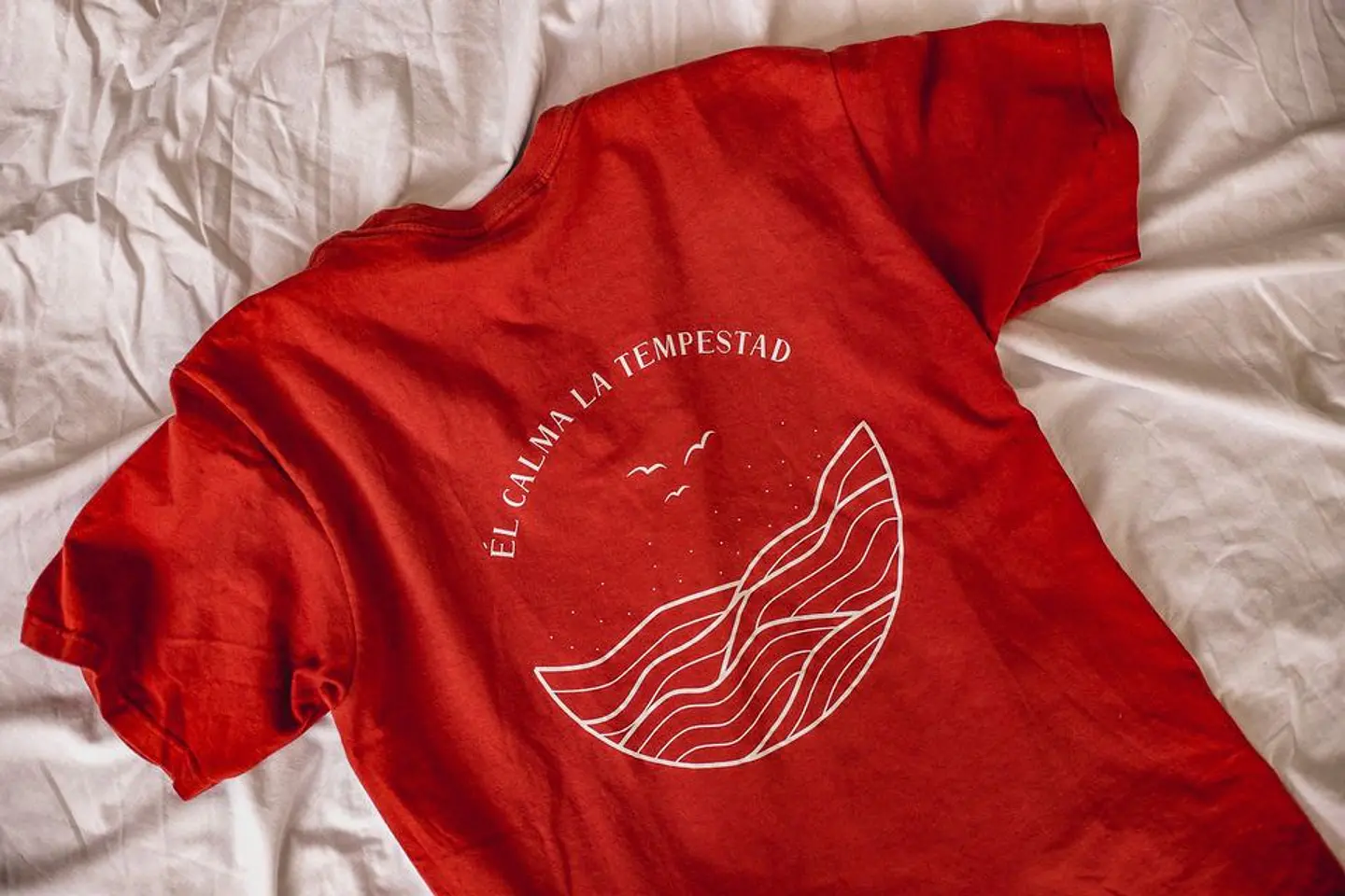 Él calma la Tempestad - Polera Recta 1