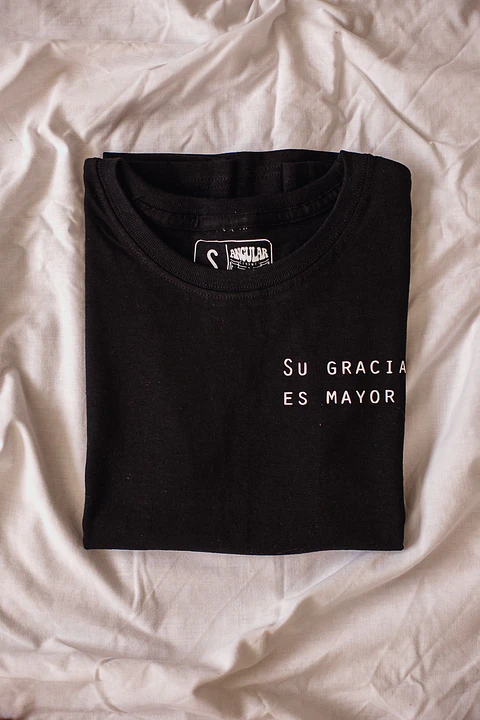 Su gracia es mayor - Polera Recta
