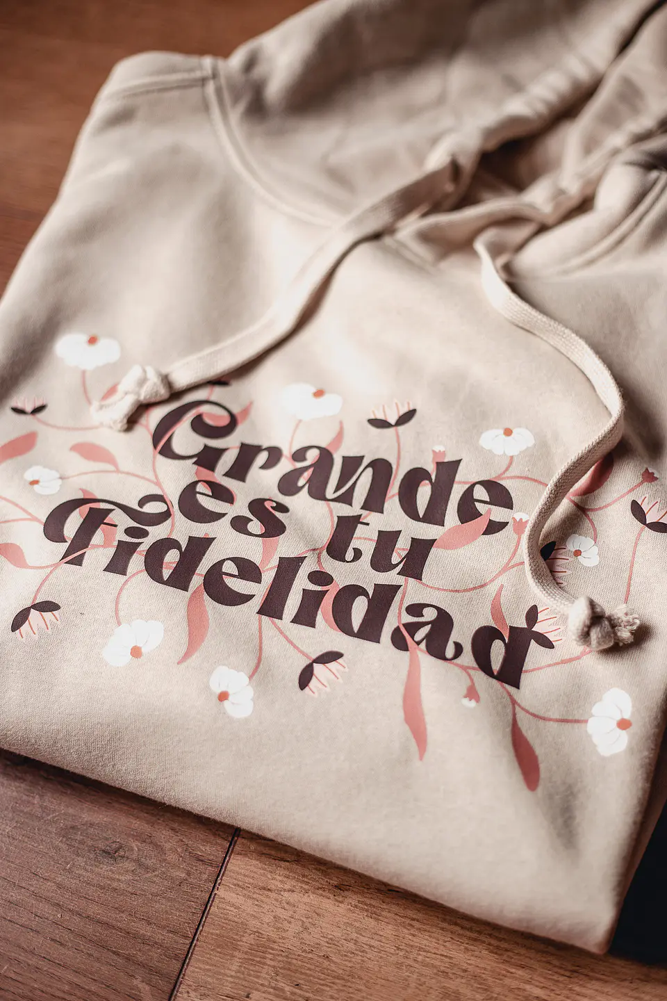Grande es tu Fidelidad - Polerón Canguro 1