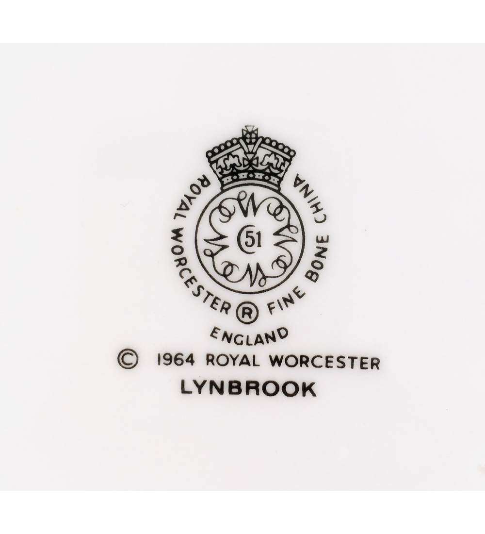 Royal Worcester, Inglaterra, “ Lynbrook”, plato 20,5 cm