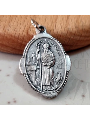 Medalla de San Benito (Con Borde Ornamentado)