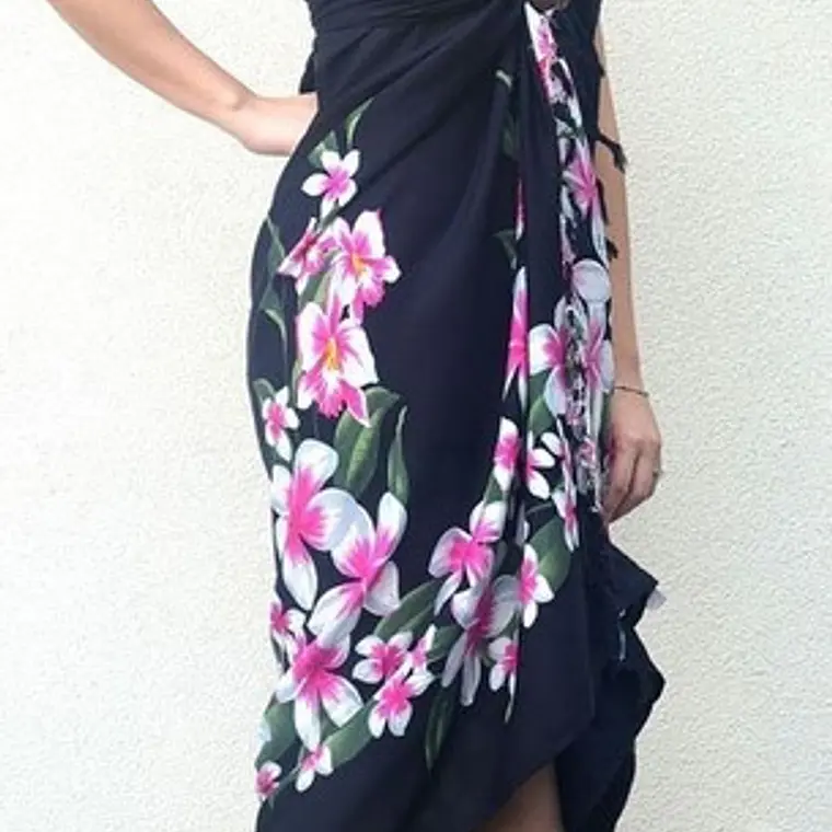 Large Hawaiian Pareo With Fuchsia White Tipanie Flowers 1