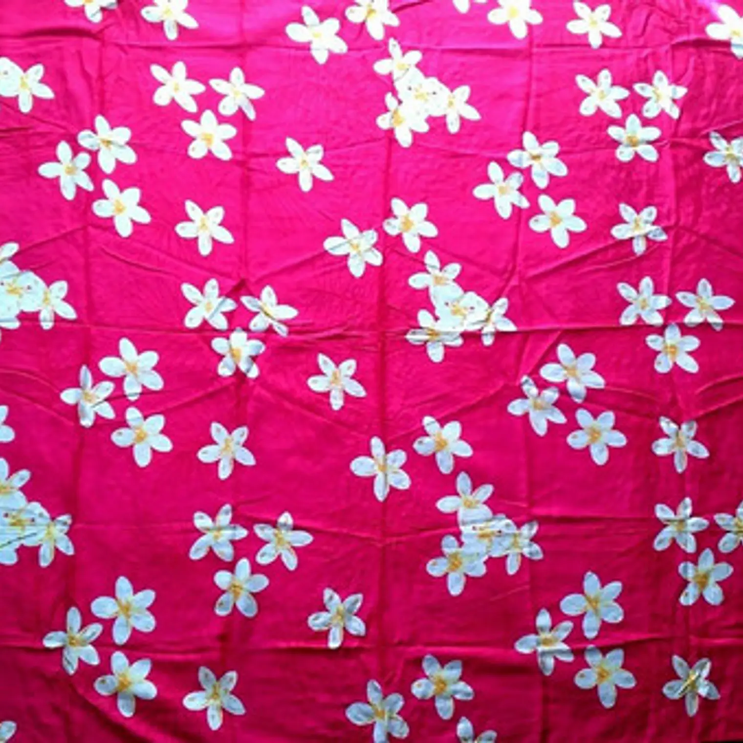 Pareo Hawaii Fucsia Con Frangipani Blancas Amarillo Grande 2