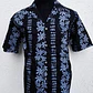 Camisa Polinésica Taukiani Negra con rongo rongo gris - Miniatura 3