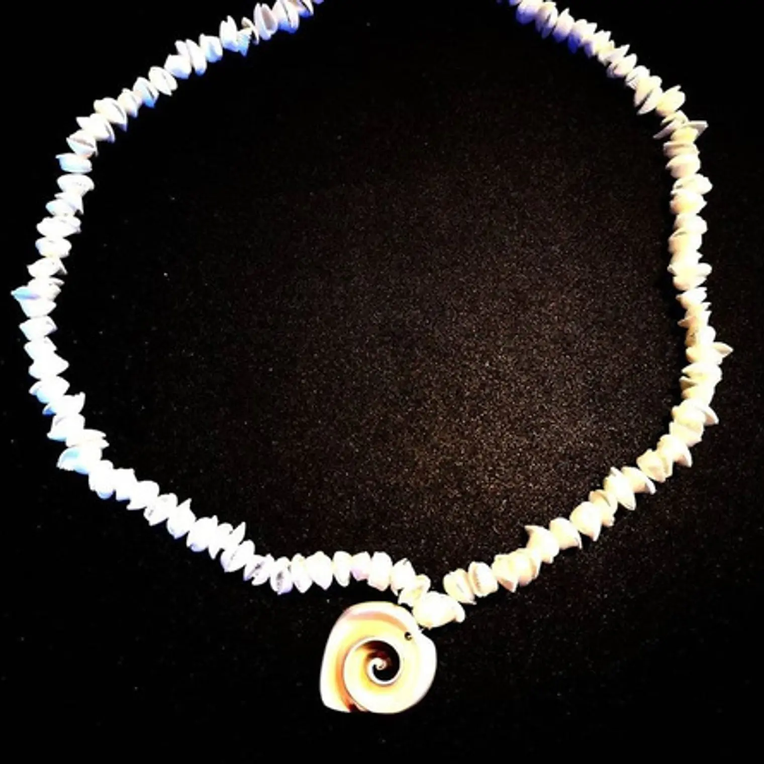 Conchitas short outline necklace 65cm 1