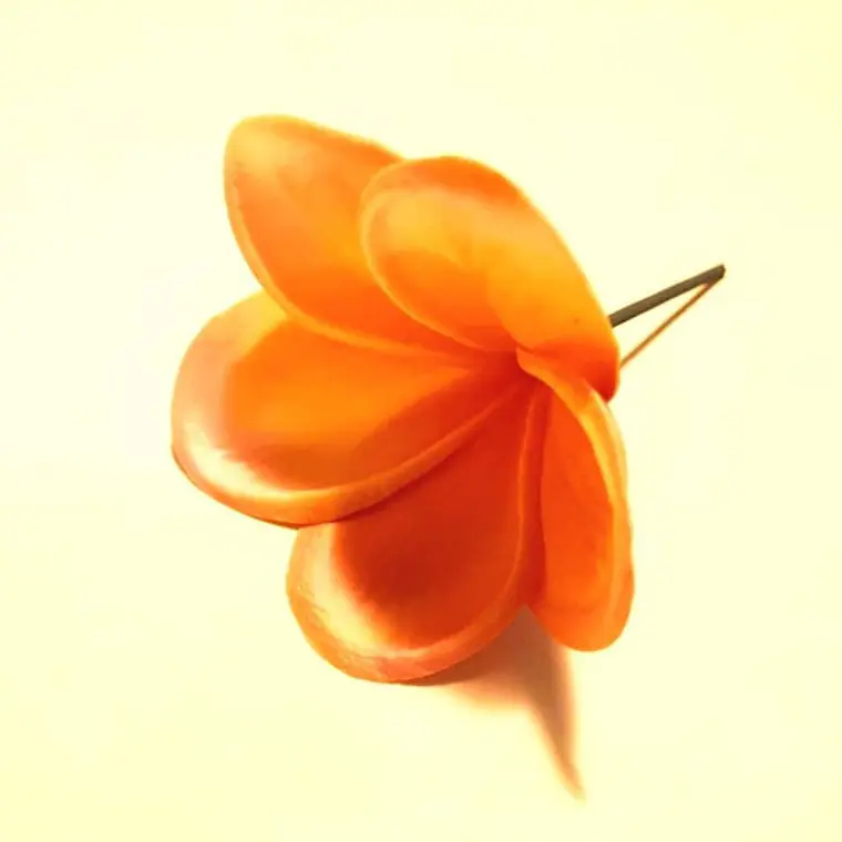 Frangipani Plumeria Para El Cabello Color Coral Claro con palito 2