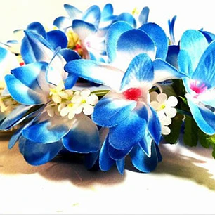 Coronas de flores azul y hojas elasticada 