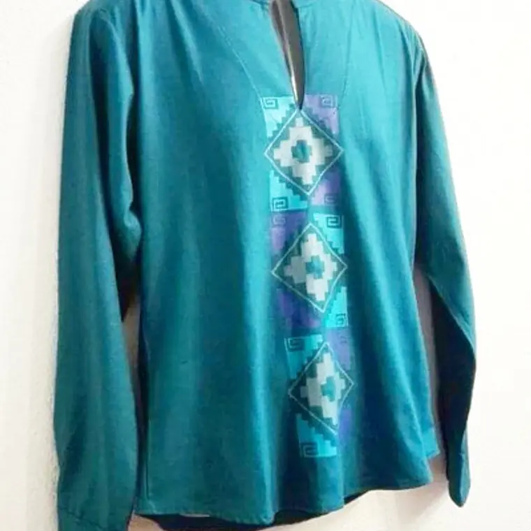 Camisa de lino pintada con diseño Mapuche 1