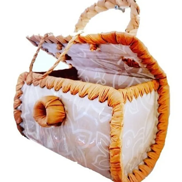 Bolsito hecho con Fibra de Pandanus Y Tela Rapa Nui 1