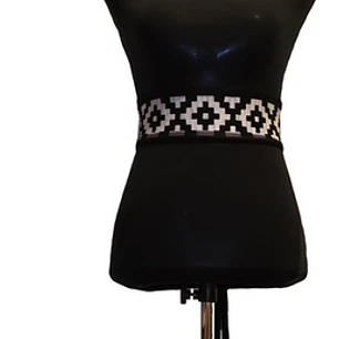 Cinturón Artesanal Estampado Negro Ngümin Mapuche