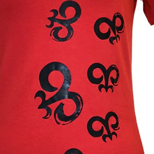 Polera Roja Estampada con figura Make Make