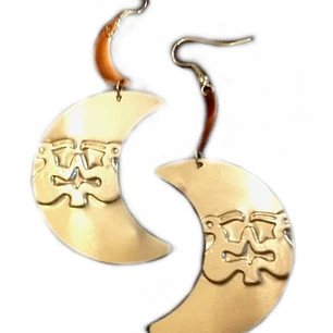 Aros Colgantes Metalico Grabado Figura Manu Piri