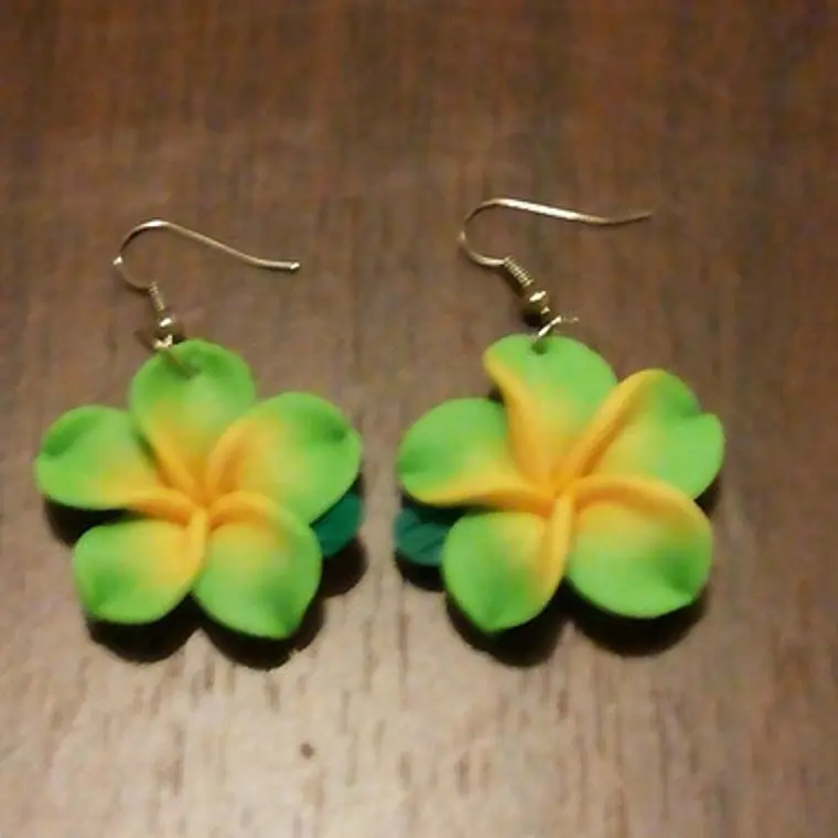 Aros Colgantes Tipanie Verde Con Hojas  (mediano)  3cm 2