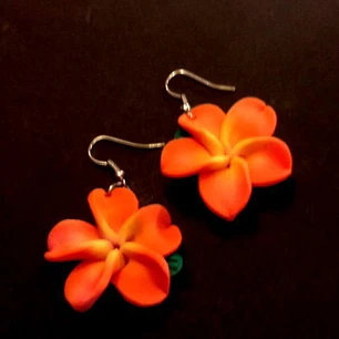 Aros Colgantes 3cm Tipanie Rojo Con Hoja (mediano)  3cm