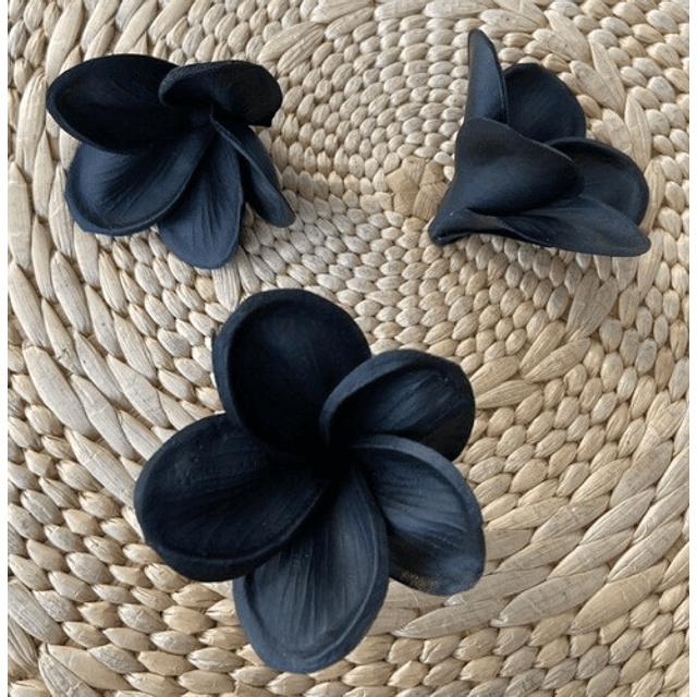 Flor Para El Cabello Con Palito Tipanie Negra Texturada