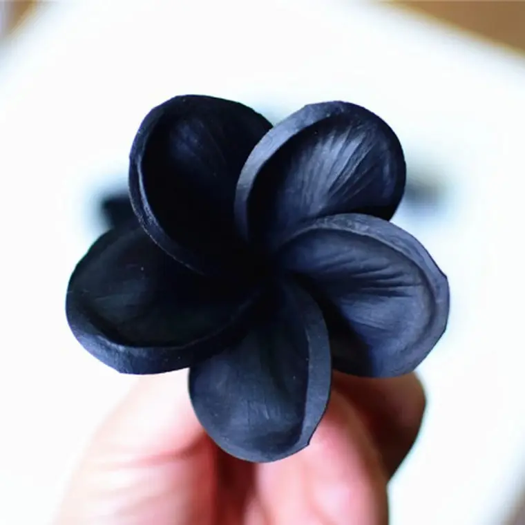 Flor Para El Cabello Con Palito Tipanie Negra Texturada 1
