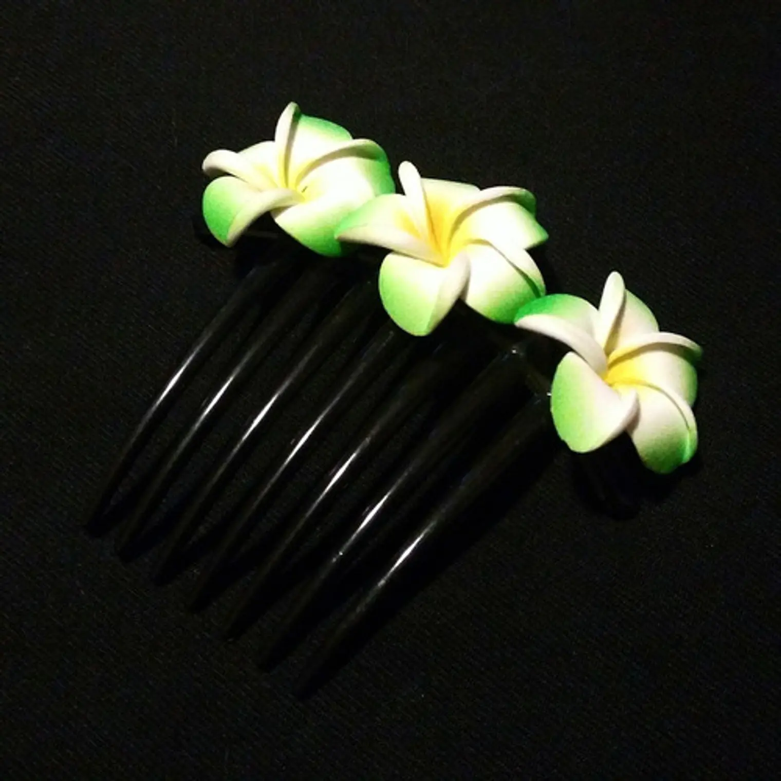 Peine Grande Con 3 Tipanie Color Verde Para El Cabello 1