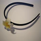 Cintillo Flor Tipanie Blanca Con Amarilla Para El Cabello - Miniatura 3