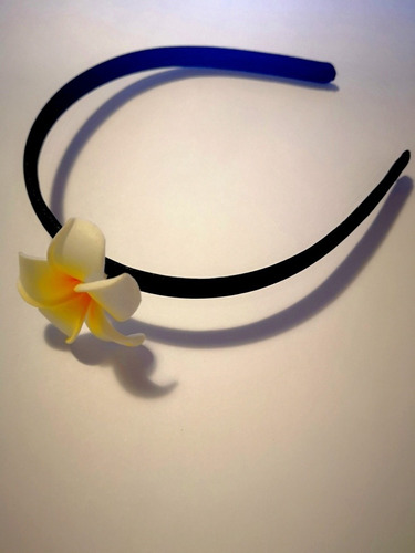 Cintillo Flor Tipanie Blanca Con Amarilla Para El Cabello