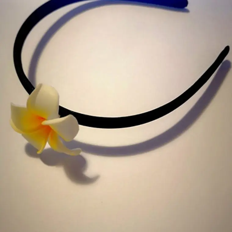 Cintillo Flor Tipanie Blanca Con Amarilla Para El Cabello 1