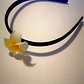 Cintillo Flor Tipanie Blanca Con Amarilla Para El Cabello - Miniatura 1