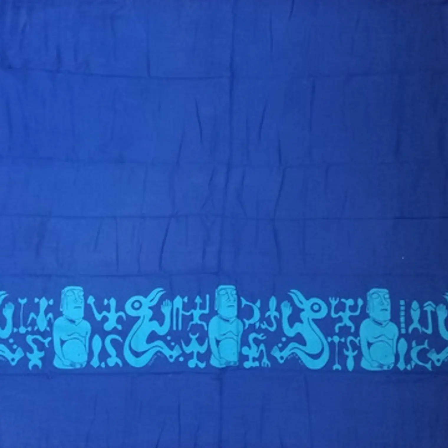 Pareo Napohe Grande Azul Con Moai Y Rongo Rongo Celeste 2