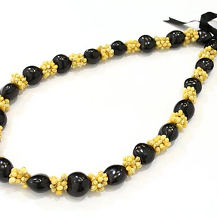 Collar Kukui negro con Pipi Amarillo Hawaii 