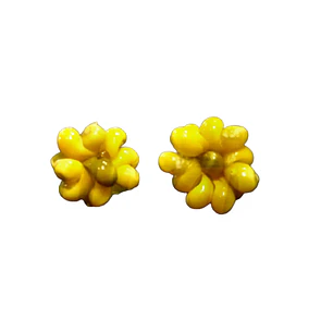 Aros flor conchitas pipi amarillo centro verde 1,5cm