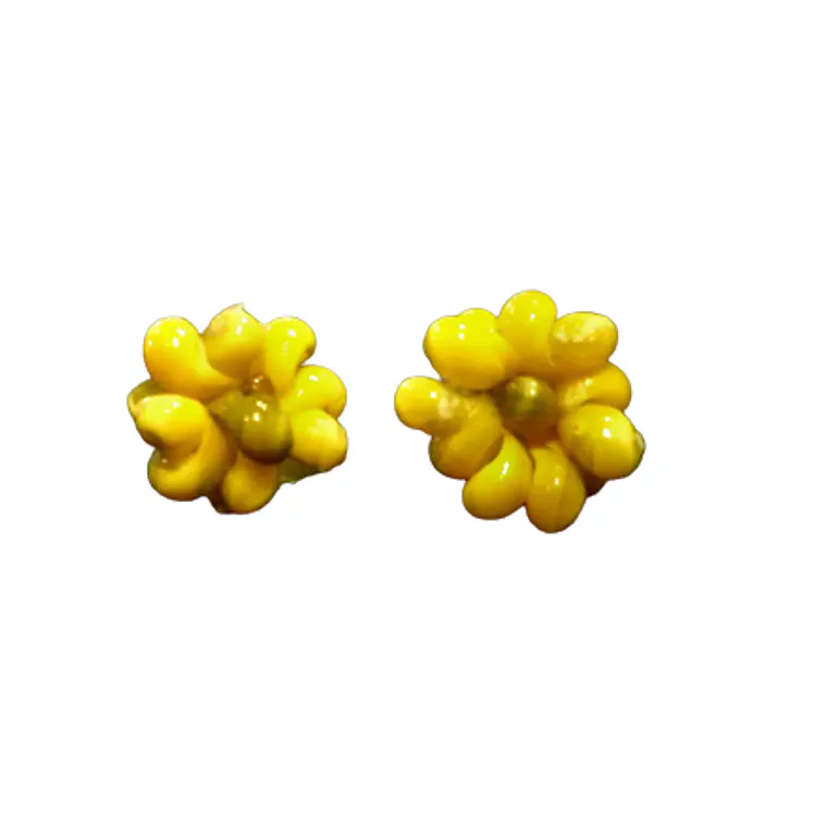 Aros flor conchitas pipi amarillo centro verde 1,5cm 1